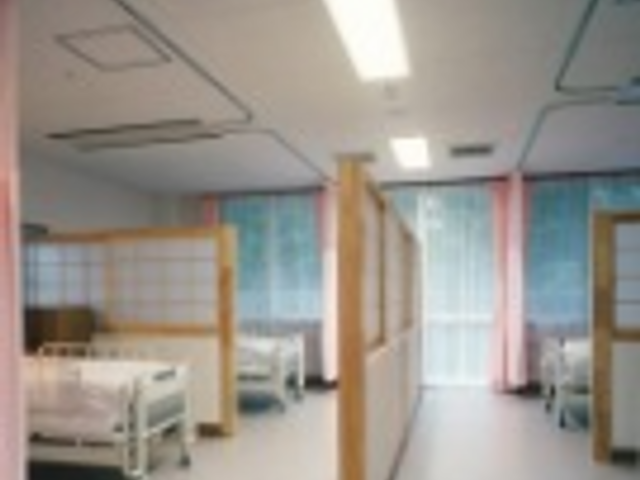 自然光が入る居室 居室 自然光がたっぷり入る明るい居室です。プライバシーが確保された個室空間で安心して過ごせます。