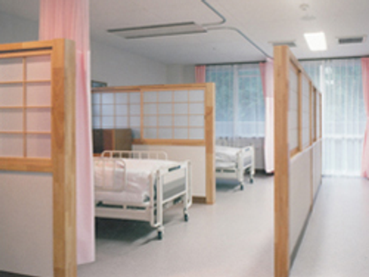 明るい廊下の居室前  