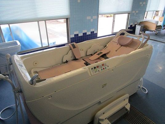 浴室の介護用浴槽  