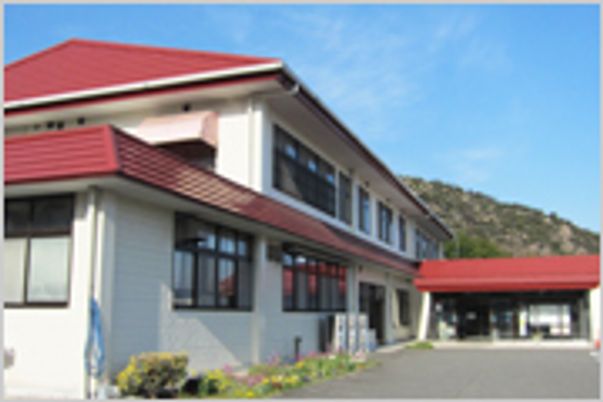 広い建物の外観