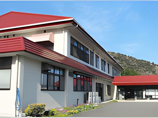 広い建物の外観 外観 広々とした建物は、周囲の景観と調和しています。快適な就業環境が期待できます。