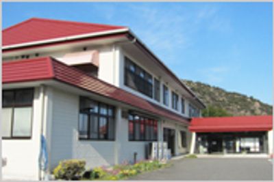 広い建物の外観