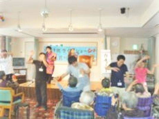 活動中の多目的室