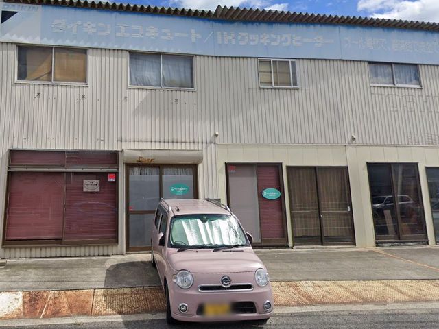 建物外観 外観 介護施設での就業を考えている人におすすめです。モダンな建物の入口が印象的です。