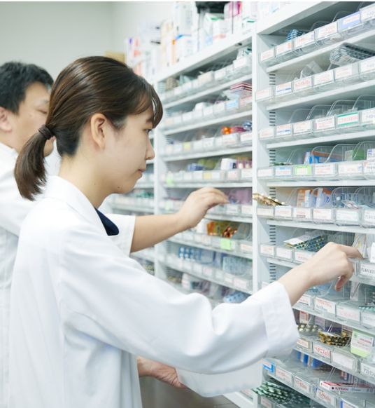 薬剤を整理する様子