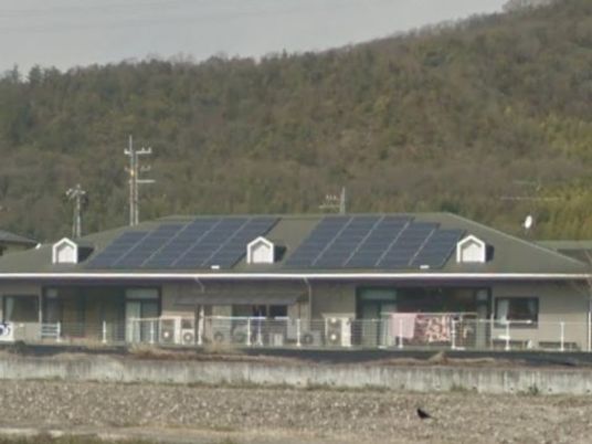 太陽光パネル付き建物