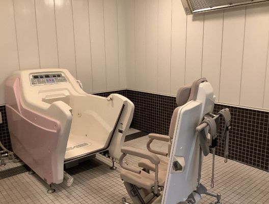 介護用入浴機器の浴室