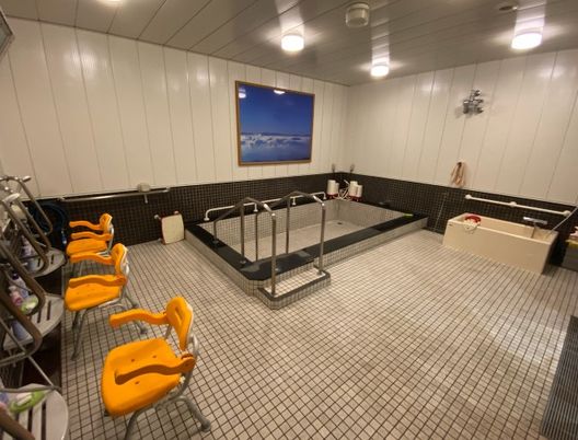 明るい浴室  