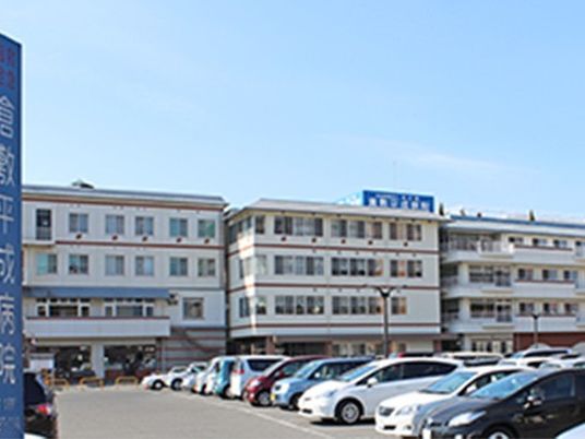 建物外観と駐車場の外観  