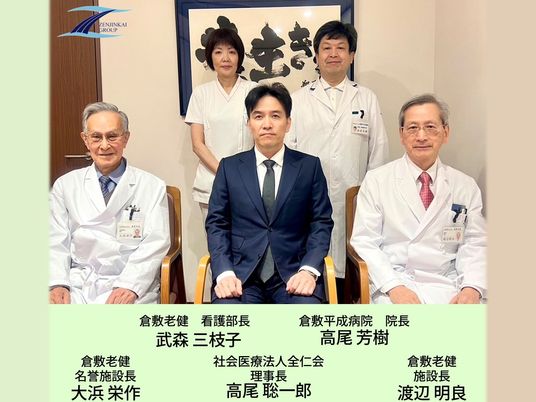 スタッフ集合の室内  