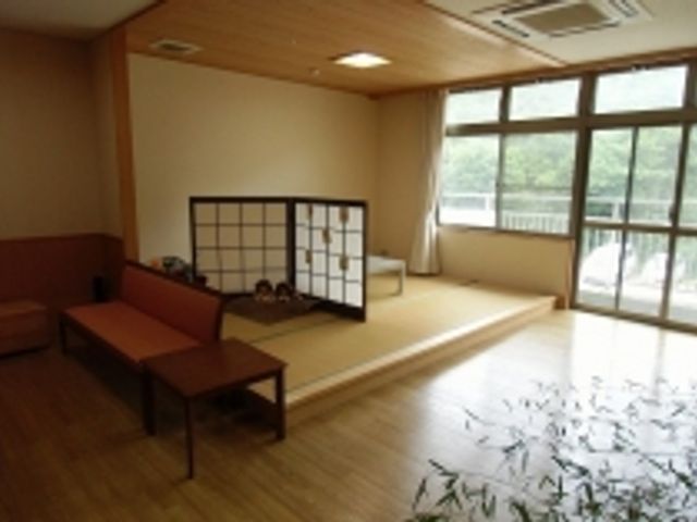 柔らかい雰囲気和室 和室 畳と障子が心地よい落ち着きのあるスペースです。自然光が優しく差し込む和室になります。