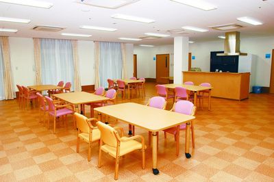 広々としたダイニングルーム