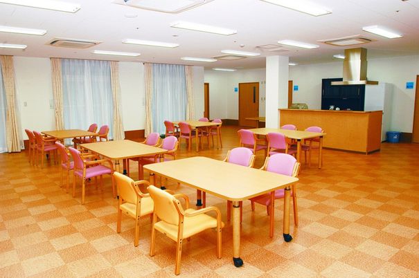 広々としたダイニングルーム