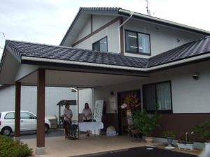 落ち着いた雰囲気の建物外観