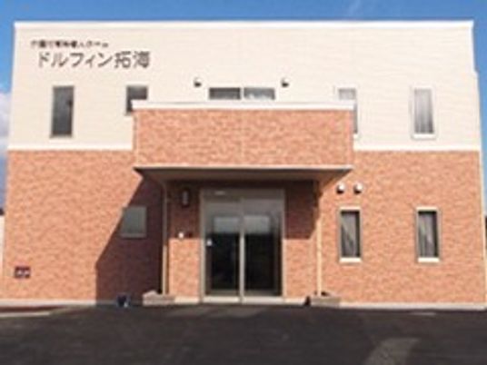 施設の正面玄関  