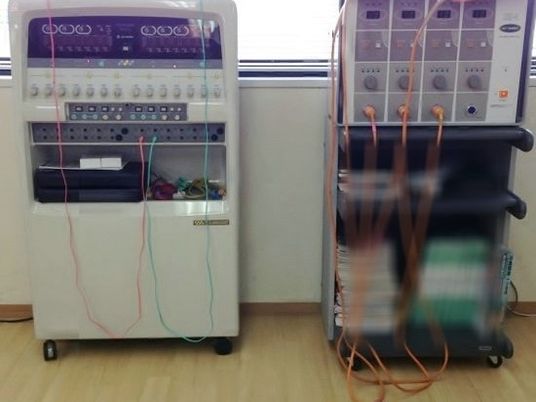 機器が並ぶ機能訓練室  