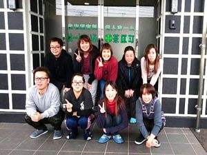 スタッフ集合の玄関前  