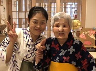 笑顔で楽しむ二人の様子