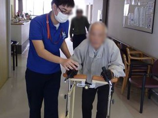 支援を受ける廊下