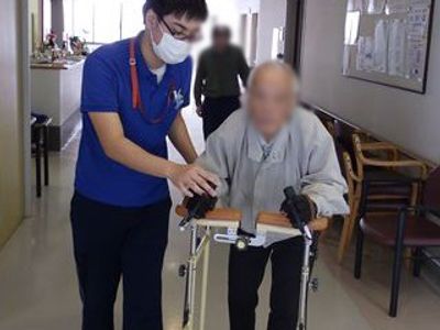 支援を受ける廊下