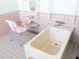 設備充実した浴室空間