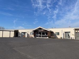 広々とした建物の外観