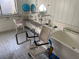 便利な設備の浴室