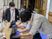 理美容室で施術中  