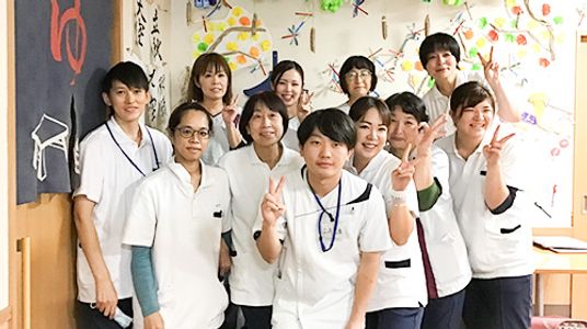 スタッフの集合写真