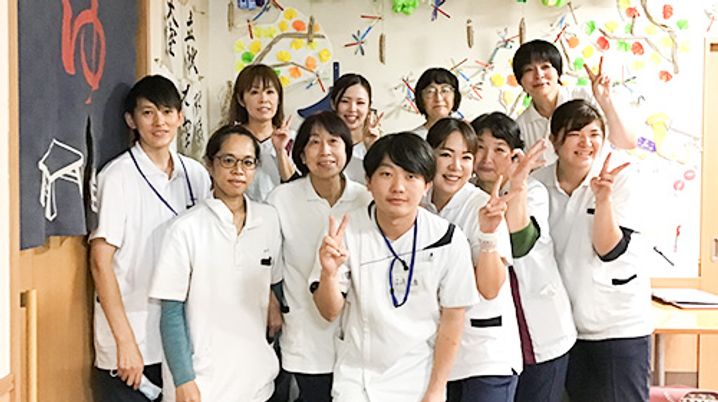 スタッフの集合写真