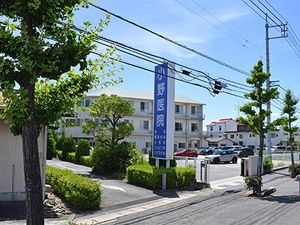 病院前の外観  