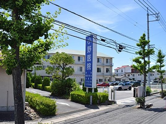 病院前の外観  
