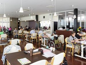 開放的なダイニングルーム