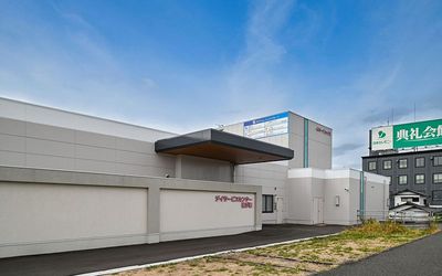 モダンな外観の建物