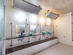 清潔な洗面台の並び