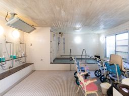 バリアフリーの浴室設備