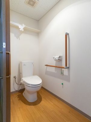 バリアフリー設計トイレ