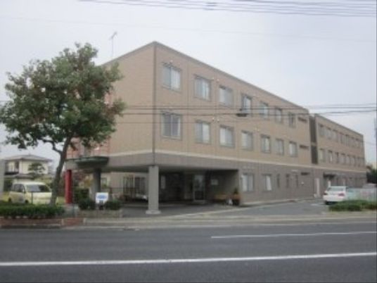 明るい外観の建物
