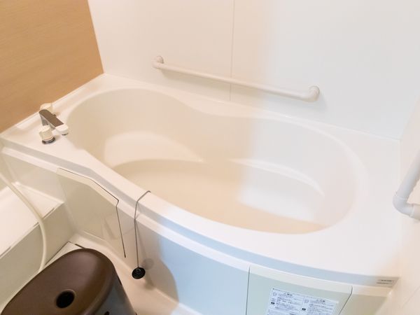 安全手すり付き浴槽