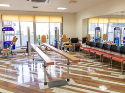 リハビリ設備の揃った部屋