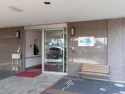 エントランス正面ビュー