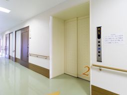 清潔で明るい廊下