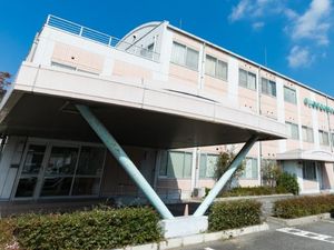 明るい外観  