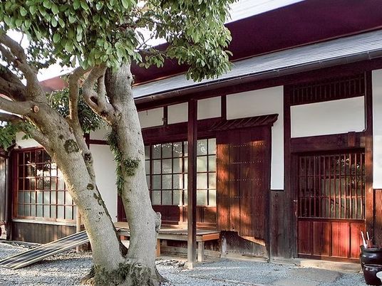 中庭のある和風建物  
