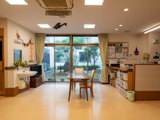 広々とした明るい居室