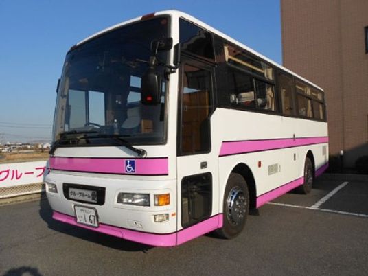 バリアフリー対応のシャトルバス