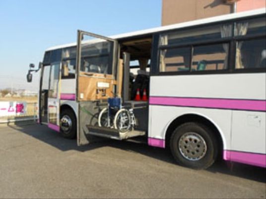 バスと車椅子