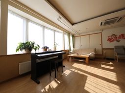 明るいリビングルーム
