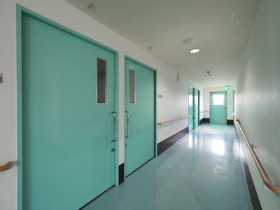 清潔感ある施設の廊下