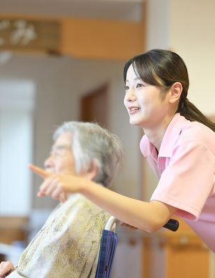 温かい交流の場面
